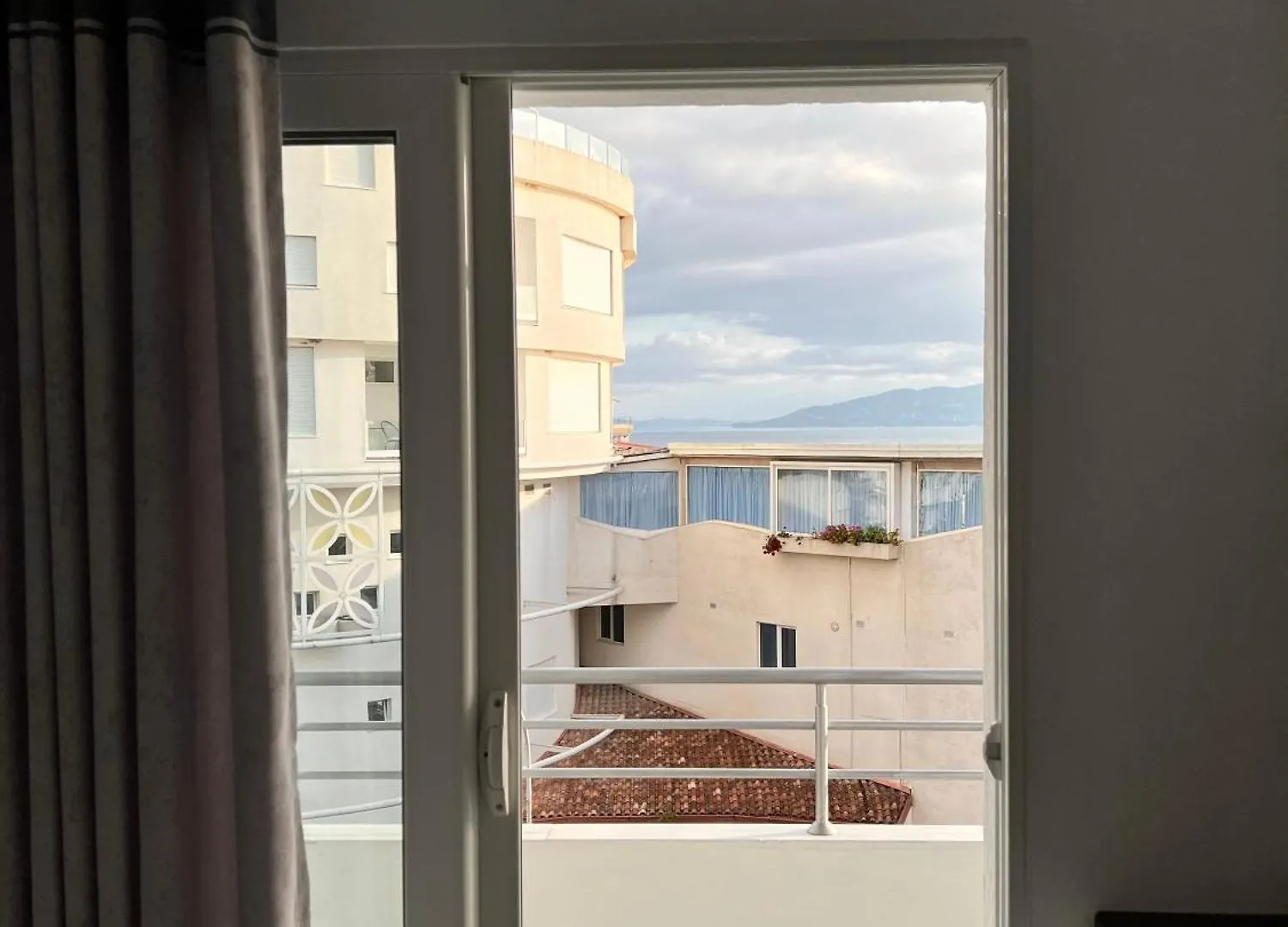 Gjoka Apartments, In Front Of Bougainville Bay Sarande Albania