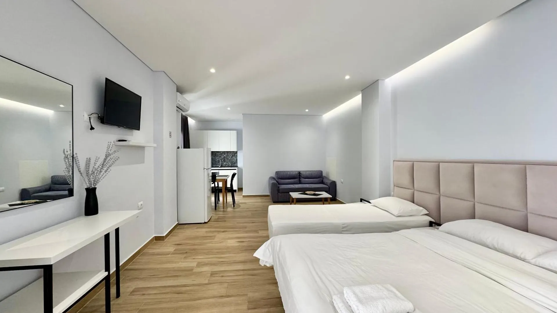 Gjoka Apartments, In Front Of Bougainville Bay Sarande Albania
