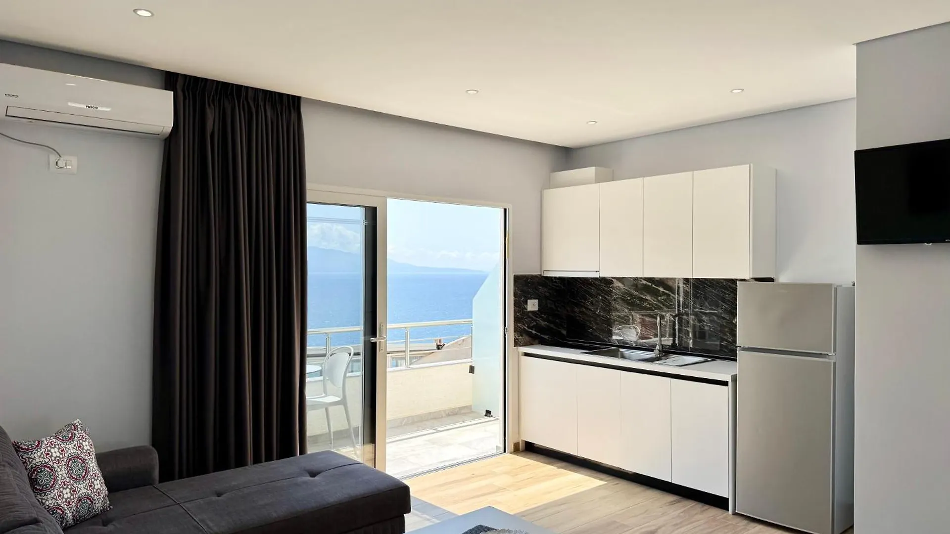 Gjoka Apartments, In Front Of Bougainville Bay Sarandë Lägenhet